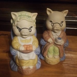 Mr. & Mrs. Piggy figurines